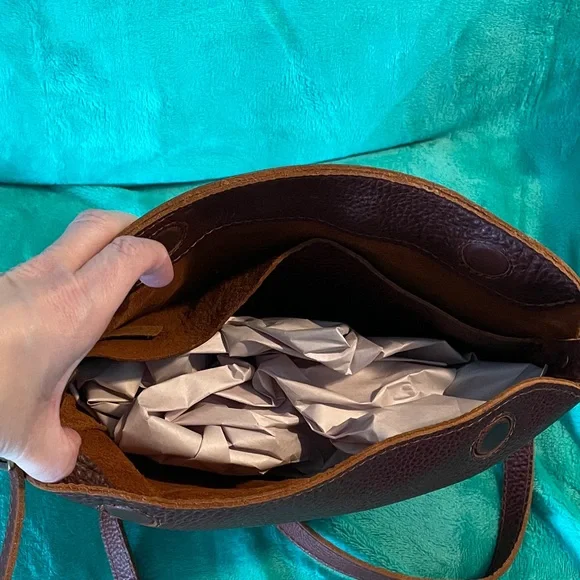 Portland Leather Brown Leather Sling Crossbody Women's Bag - Picture 3 of 3